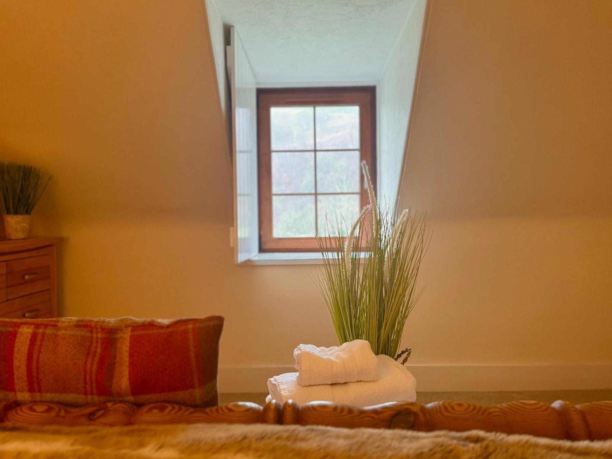 גארב Rosemount Cottage Two - Highland Cottage מראה חיצוני תמונה