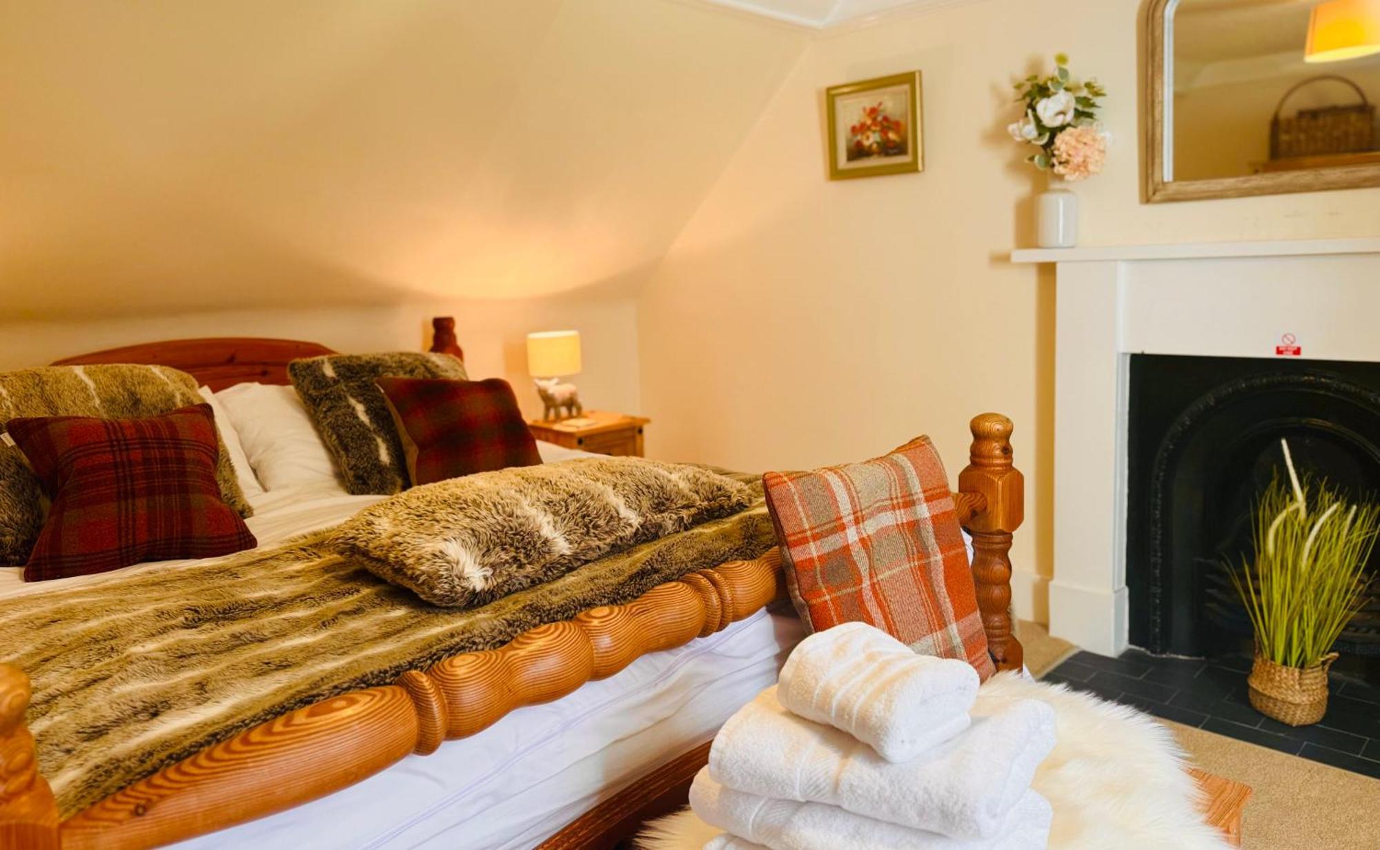 גארב Rosemount Cottage Two - Highland Cottage מראה חיצוני תמונה